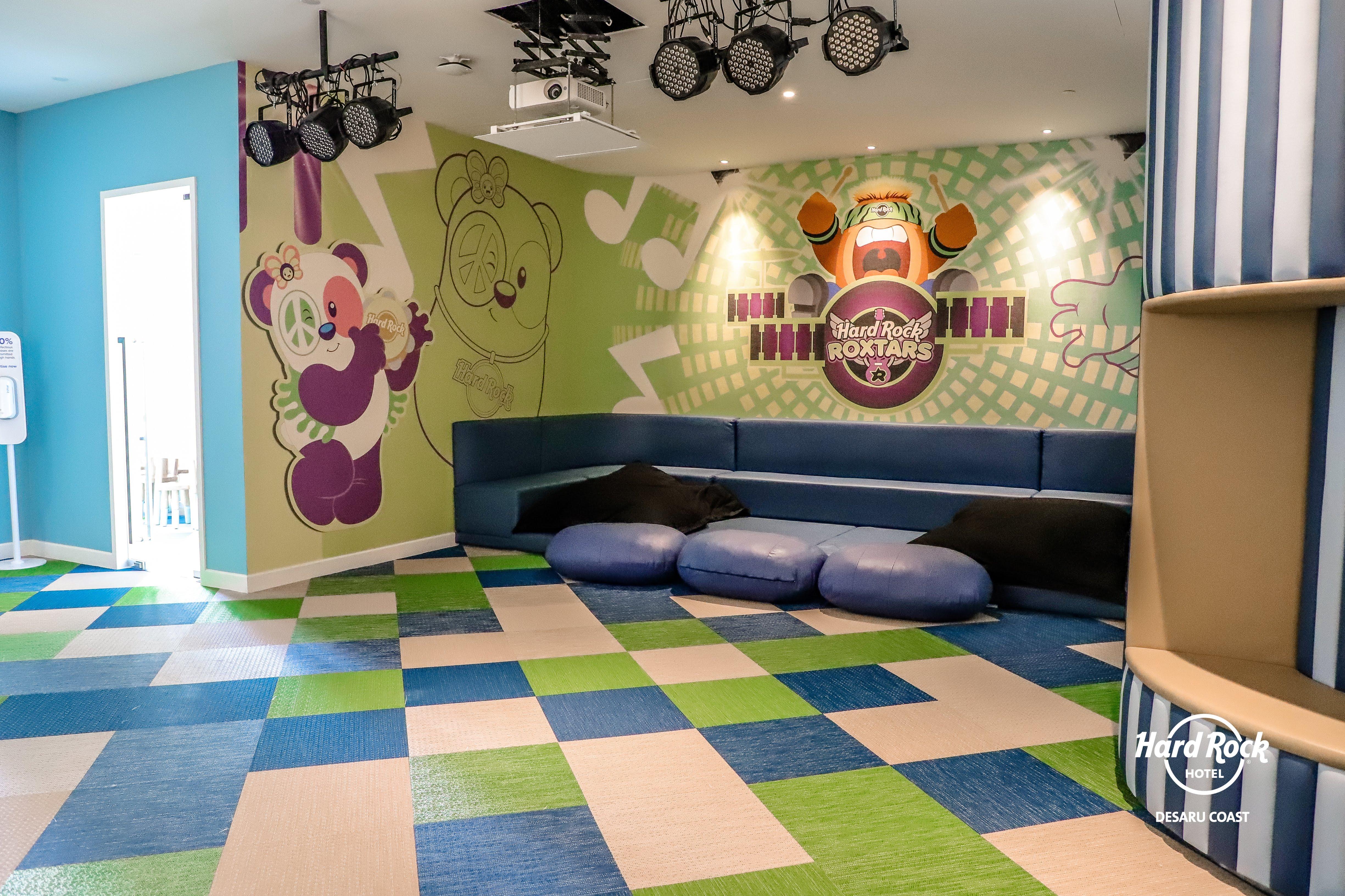 โรงแรมฮาร์ดร็อค เดซารู โคสต์ เดอซารู ภายนอก รูปภาพ The interior of the Hard Rock Hotel's kids club