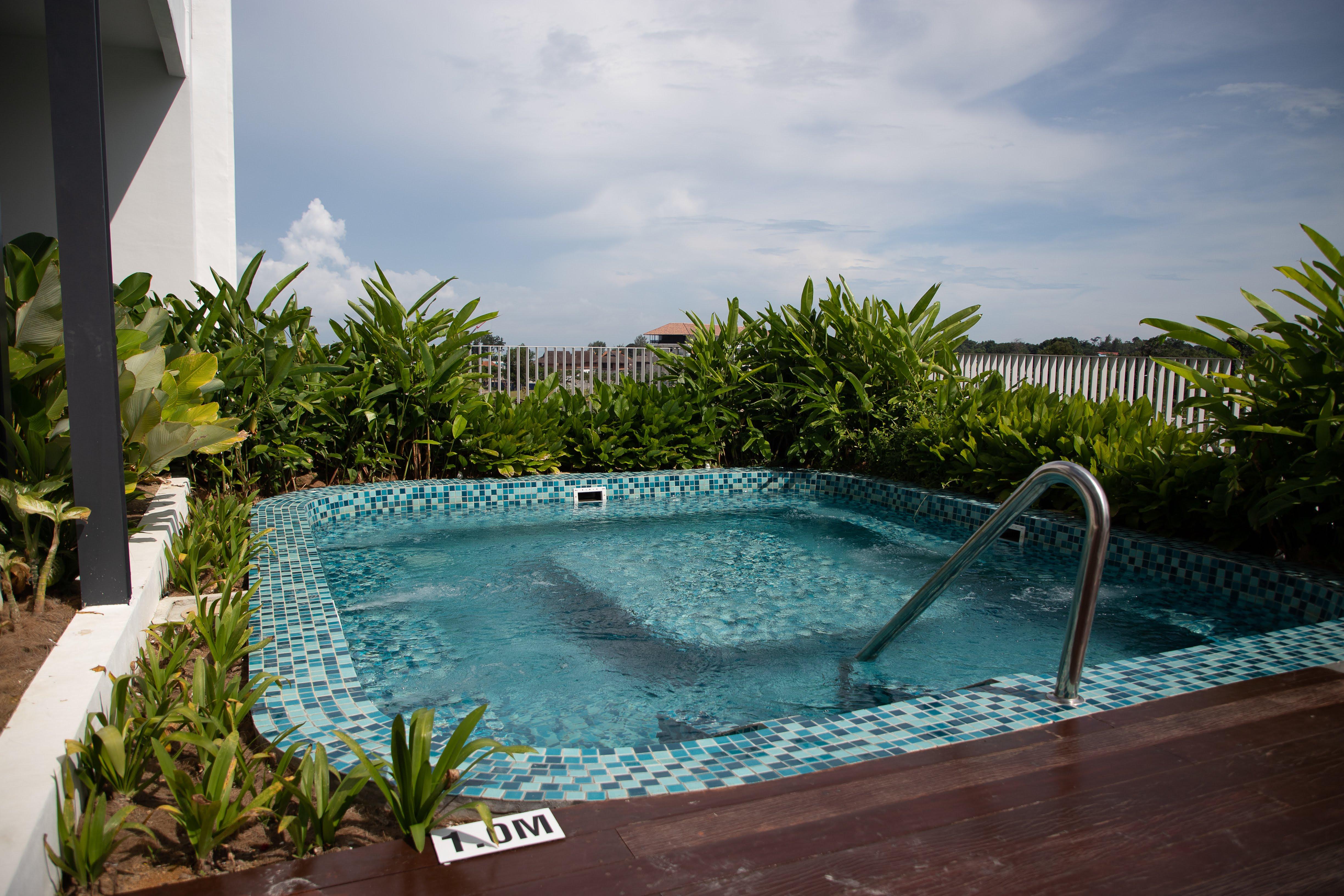 โรงแรมฮาร์ดร็อค เดซารู โคสต์ เดอซารู ภายนอก รูปภาพ A rooftop swimming pool in Singapore